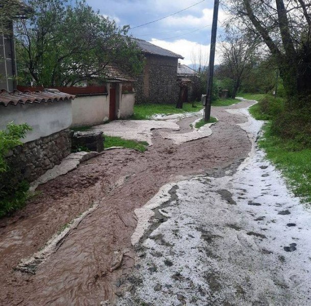 Град удари и Старозагорско! СНИМКИ