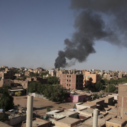 Двадесет и един българи са били евакуирани от Судан с