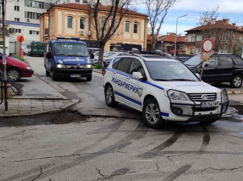 Отвлякоха 17-годишно момиче от кръстовище