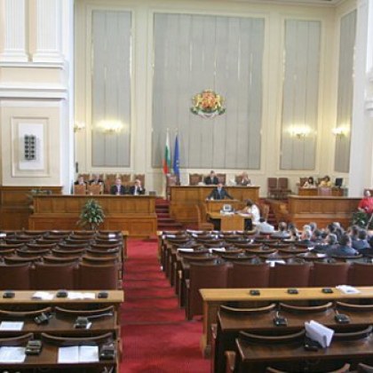 Преговорите за редовно правителство между ГЕРБ СДС и ПП ДБ навлизат в