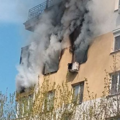 Има жертва при пожара в София избухнал в блок на