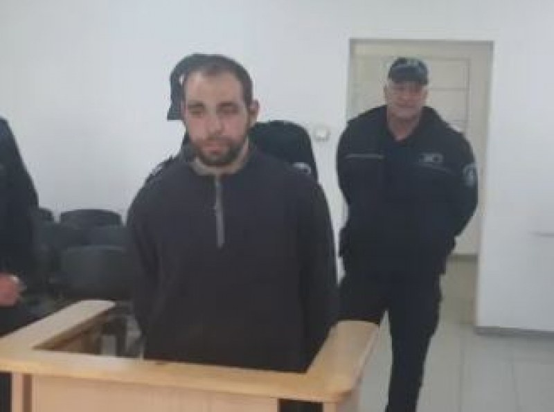 Мъжът, ударил с юмрук шофьор на линейка, не помнел нападението СНИМКА