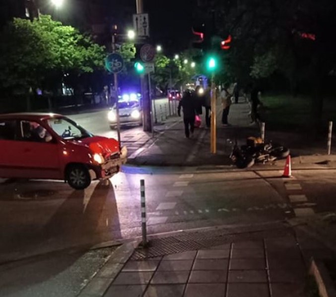 Произшествие с моторист е станало тази нощ в София.Кола и