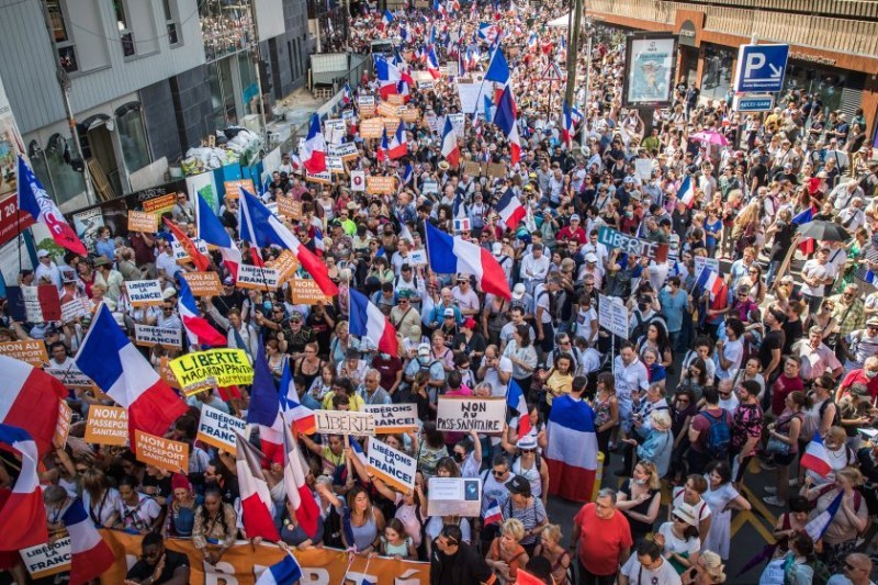 Половин милион французи отново на протест срещу пенсионната реформа