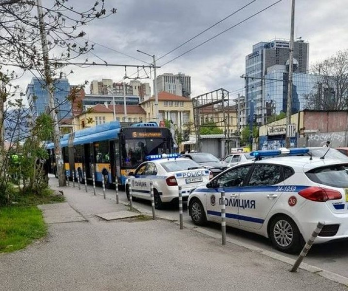 Произшествие в София! Пристигнаха медици и полицаи СНИМКА