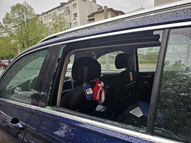 Изпотрошиха колата на български журналист. Ще се разбере ли защо?