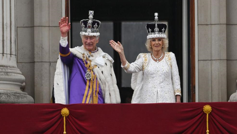 Британският крал Чарлз Трети излезе на балкона на Бъкингамския дворец,