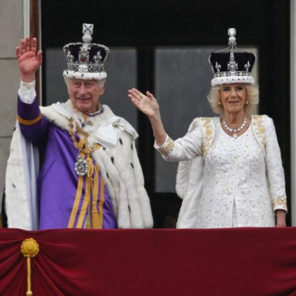 Британският крал Чарлз Трети излезе на балкона на Бъкингамския дворец