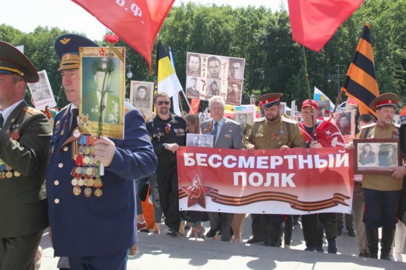 Отмениха забраната за руското знаме на шествието на Безсмъртния полк