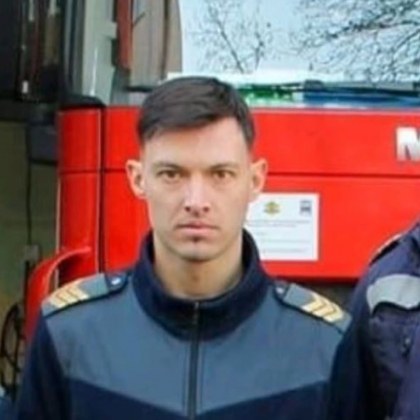 34 годишният огнеборец Стоян Грънчарски е мъжът който спаси от изпепелявяне