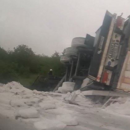 Пътен инцидент с камион стана тази сутрин Тежкотоварен камион се
