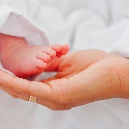 Първото бебе с ДНК от трима души е родено в