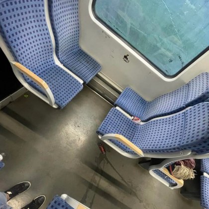 Две снимки от влакове възмутиха пътници и граждани Кадрите са