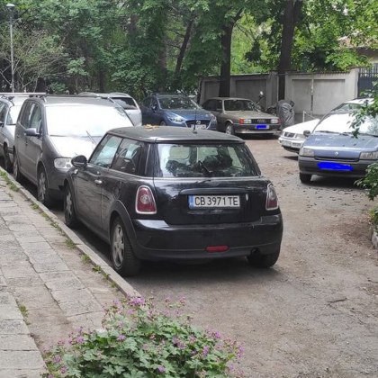Паркирането в големите градове е истинско приключение а понякога водачи