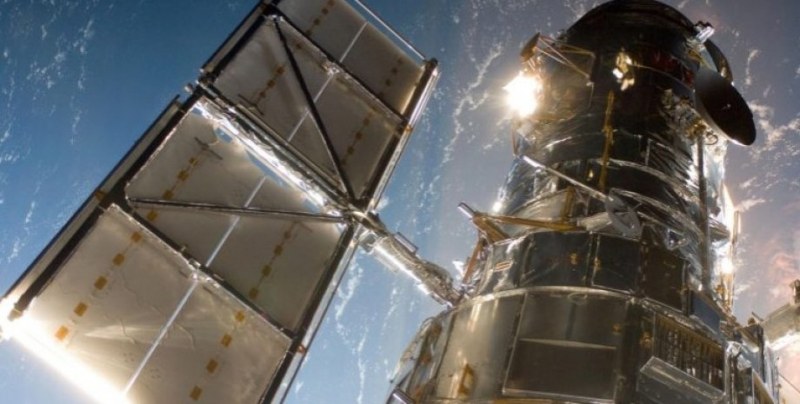 Космическият телескоп Хъбъл пада: две американски компании знаят как да го спасят