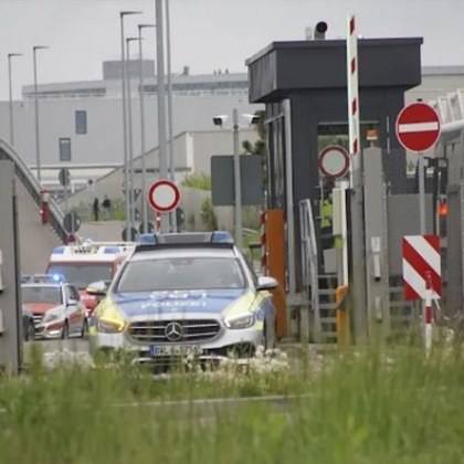 В завода на Мерцедес в Зинделфинген Германия са открити изстрели