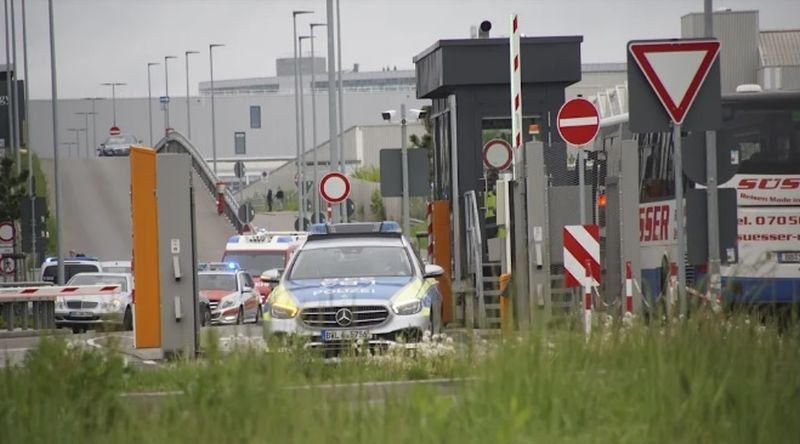 Стрелба в завод на Мерцедес в Германия, има убит!