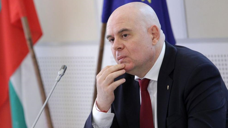 Прокурори от София подкрепят искането за отстраняване на Гешев