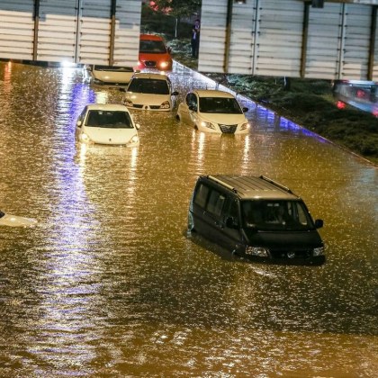 Проливен дъжд предизвика локални наводнения в Анкара Редица улици булеварди подлези