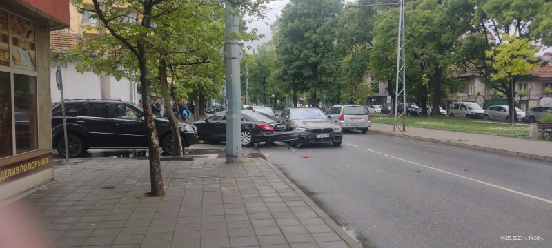 Катастрофа в Пловдив блокира натоварен булевард