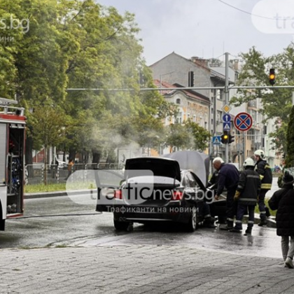 Кола се запали в движение на бул Руски съобщи За