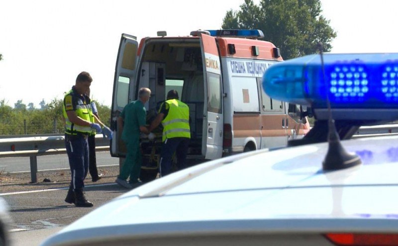Шофьор се вряза в товарен автомобил, загина