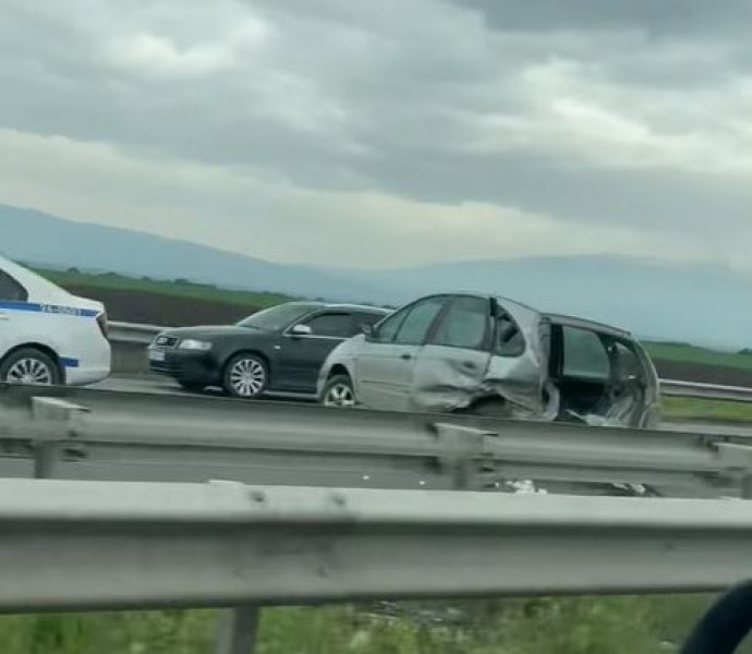 Катастрофа стана днес на магистрала Тракия“. Инцидентът е между два