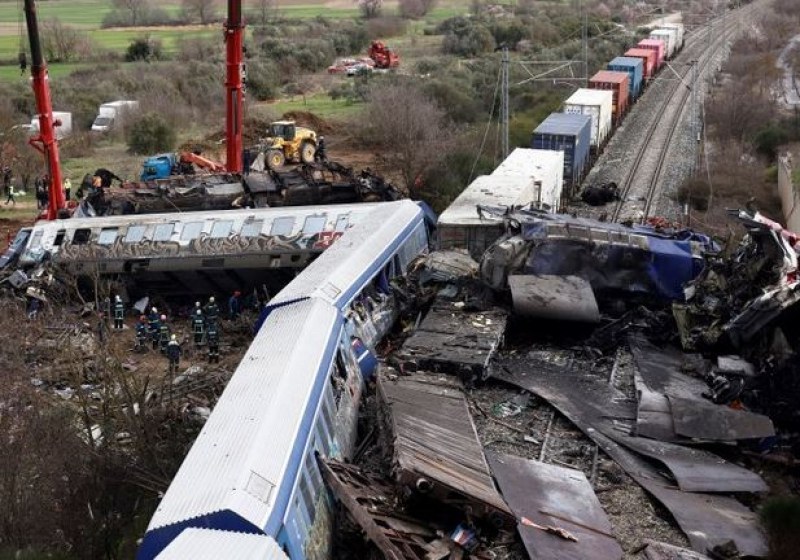 Съдят Мицотакис за железопътната трагедия в Гърция