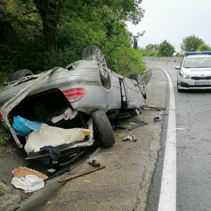 Тежка самостоятелна катастрофа край Бургас изпрати жена в болница Инцидентът