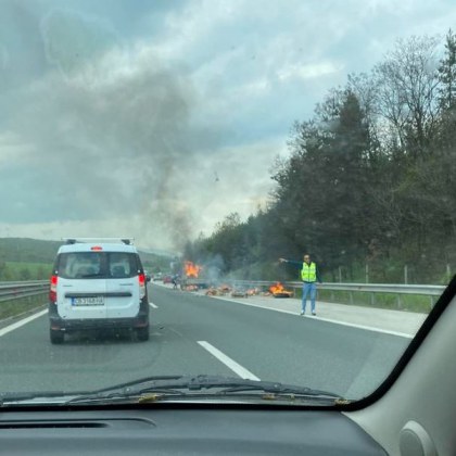 Малък камион се е запалил на магистрала Тракия днес Возилото