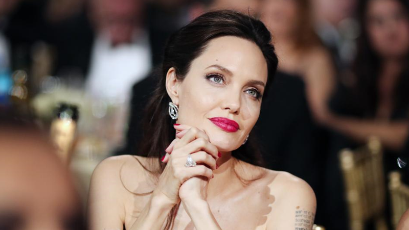47-годишната американска актриса Анджелина Джоли показа перфектната лятна рокля на