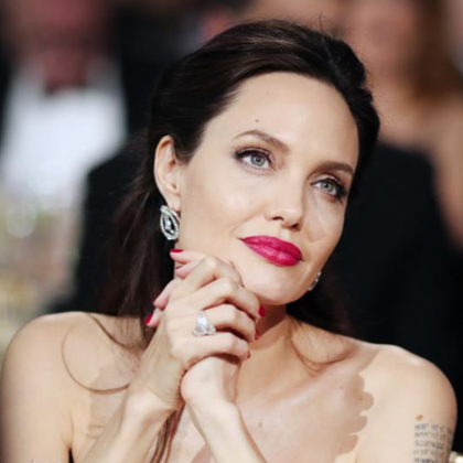 47 годишната американска актриса Анджелина Джоли показа перфектната лятна рокля на
