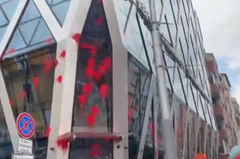 Европейската комисия осъди вандалските прояви срещу сградата на нейното представителство
