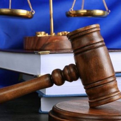 Мъж преби и души 15-годишната си партньорка, осъдиха България в ЕСПЧ