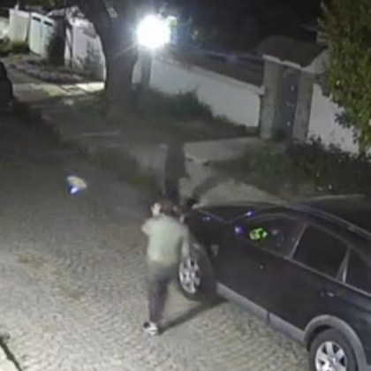 Мъже посегнаха на бебешка вещ, заснеха ги на ВИДЕО
