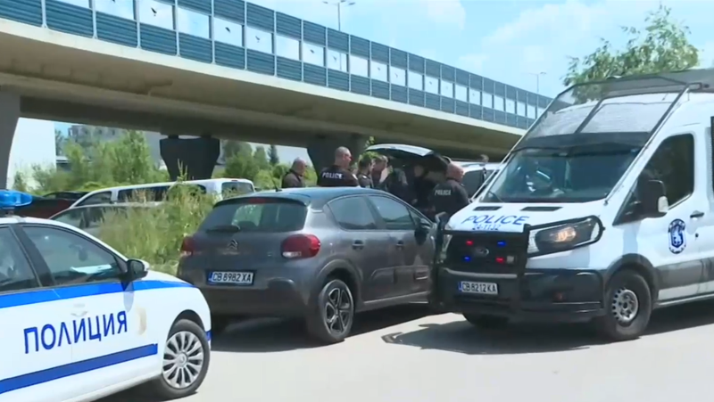 Джип с мигранти катастрофира край летище София, шофьорът избяга