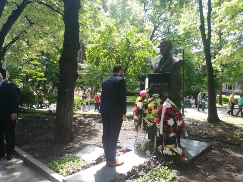 Откриха паметник на най-големия дарител на Пловдив СНИМКИ