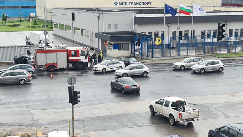 Катастрофа предизвика задръстване по пловдивски булевард СНИМКИ