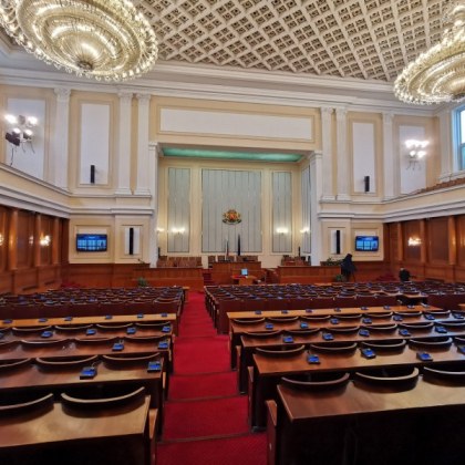 Парламентарната група на ГЕРБ СДС напусна пленарната зала в Народното събрание