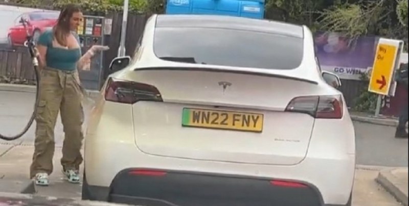 Британка се опита да зареди Tesla с бензин. Мъск я защити ВИДЕО