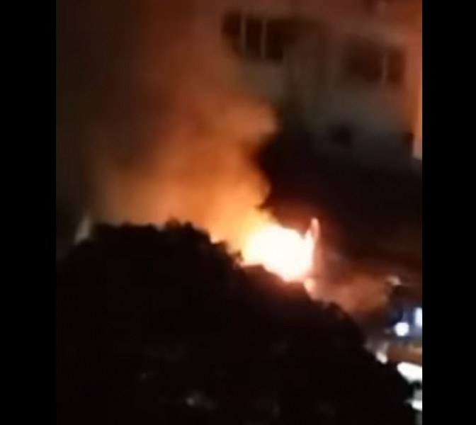 Кола избухна в пламъци във Варна СНИМКА