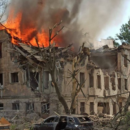 Руски ракетен удар по клиника в източния украински град Днепър