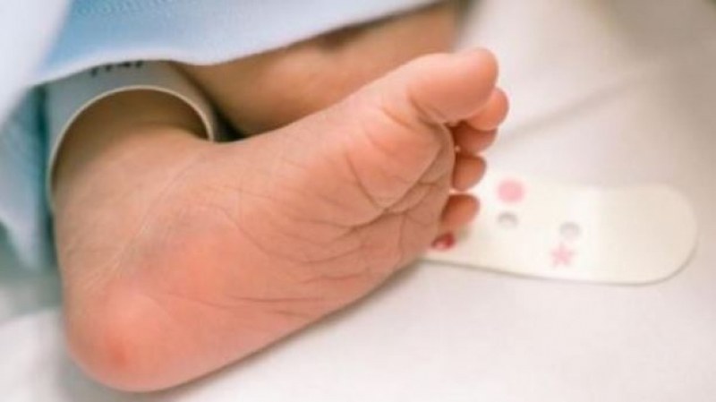 Изписват бебето на родилката, починала в Русе