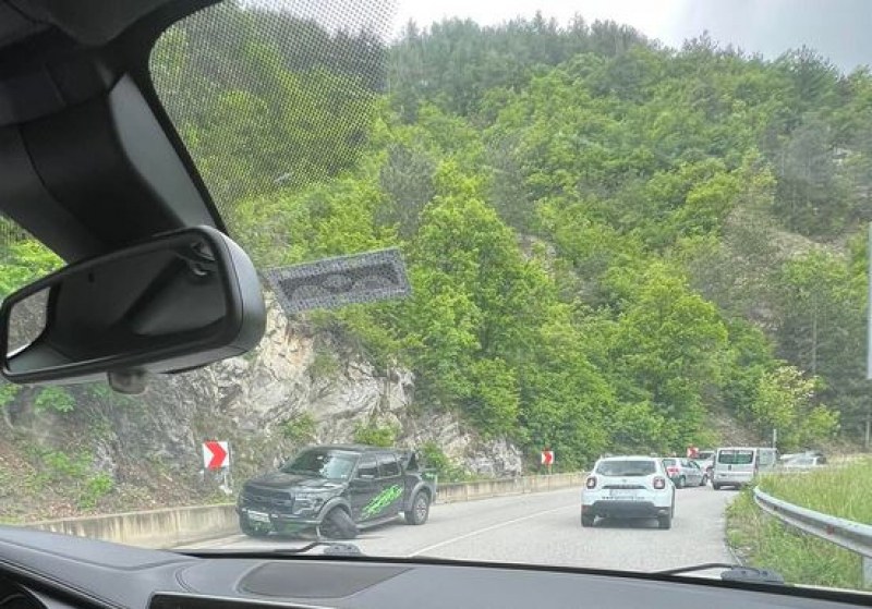 Катастрофа на пътя Асеновград - Смолян, има щети СНИМКА