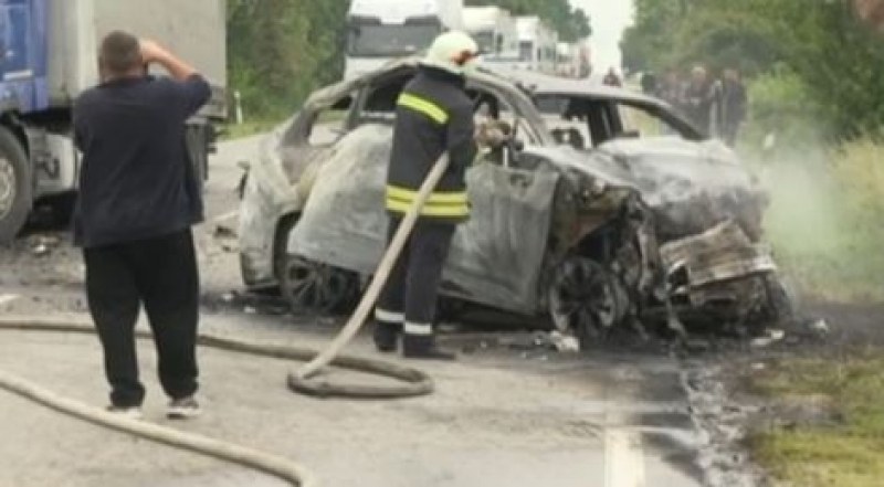 Неясна остава самоличността на хората, изгорели при адската катастрофа с камион СНИМКА
