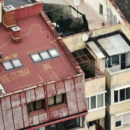 Софийски балкони   с това лаконично обяснения мъж споделя серия