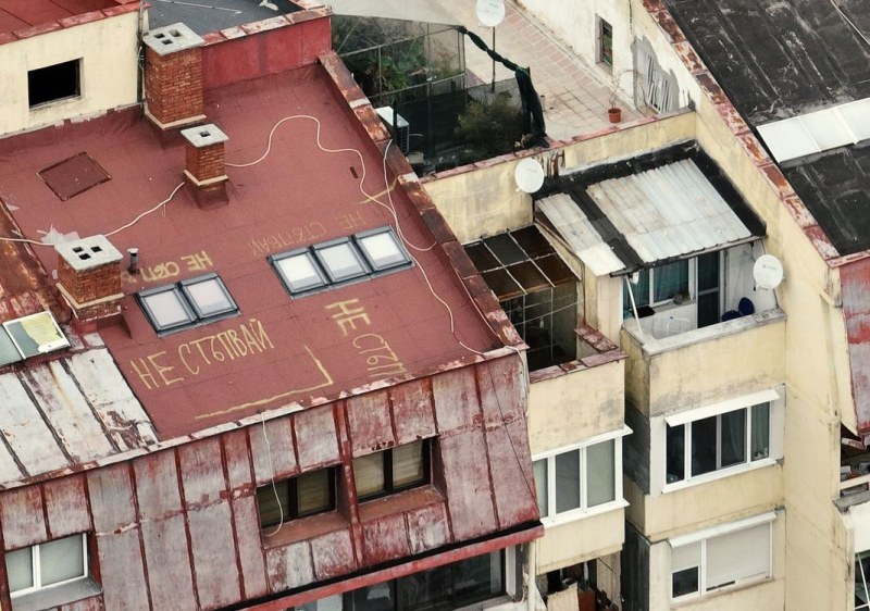 Софийски балкони -  с това лаконично обяснения мъж споделя серия