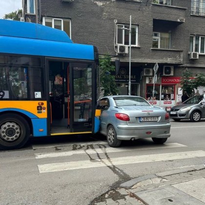 Пореден пътен инцидент е станал днес в София Автобус от градския