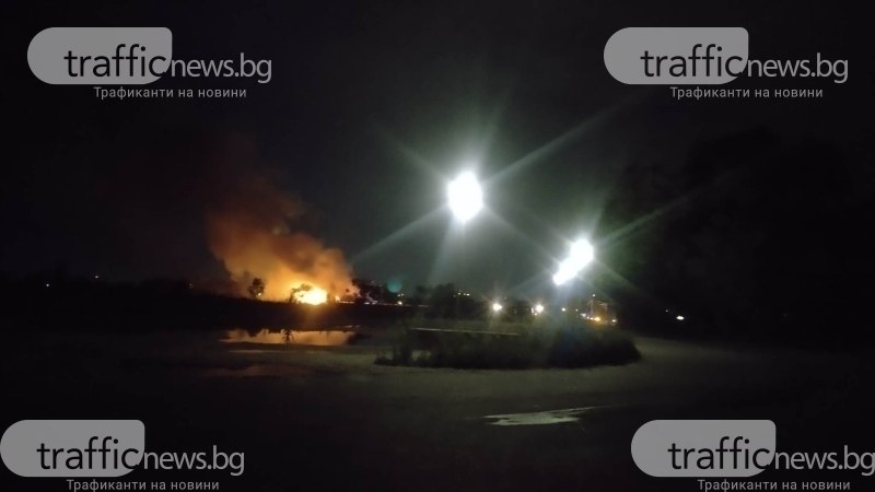 Запали се склад в Пловдив, три пожарни са на място