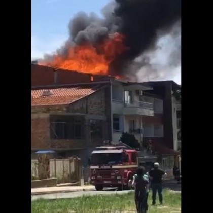 Пламна покрив на къща в Приморско Пристигналата пожарна предотврати разрастване на